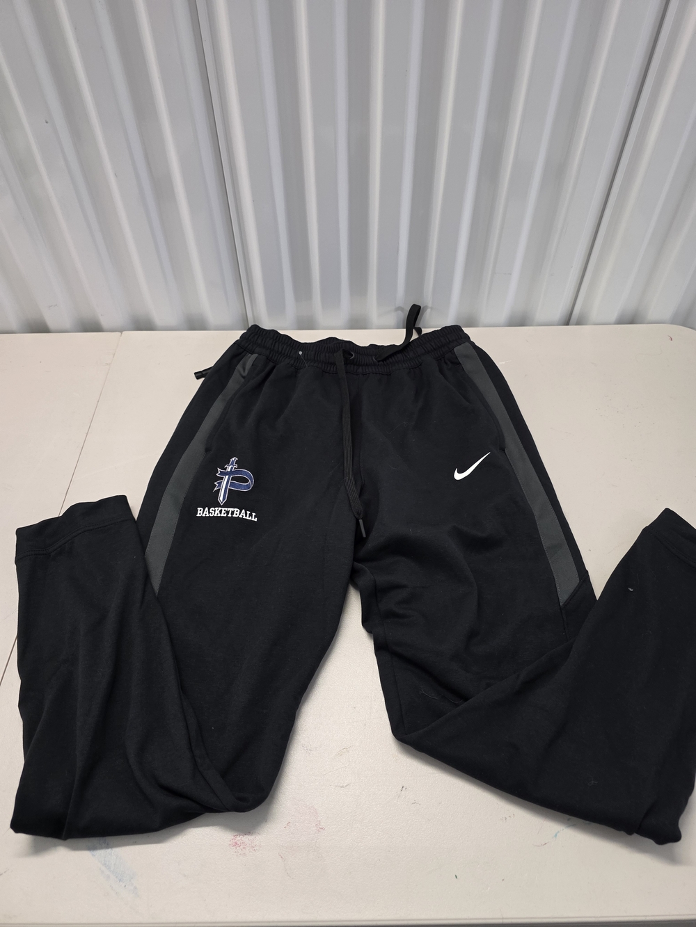 Nike Therma Fit Track Pants With Basketball Logo Mens Size Medium Inseam 30 NWT